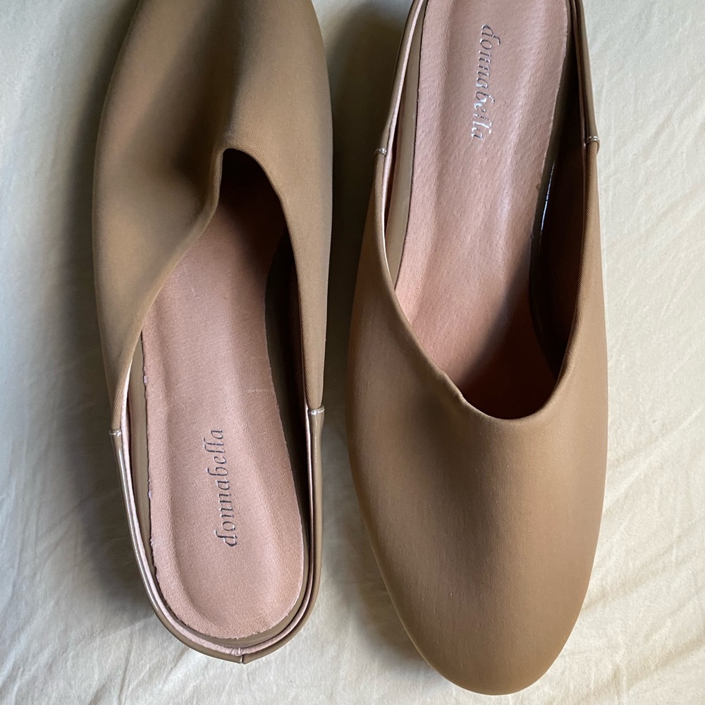 Donnabella minimalist mule in camel, size 10